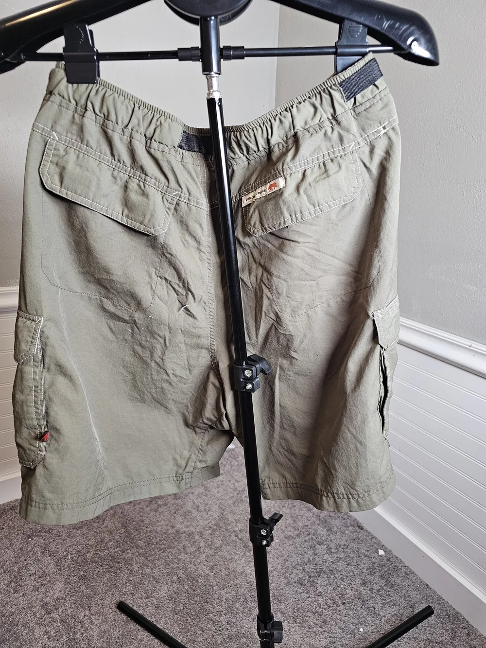 Men's Khaki Dakota Grizzly  Cargo Shorts with Utility Pockets Medium